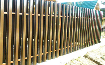 Забор из металлического штакетника односторонний